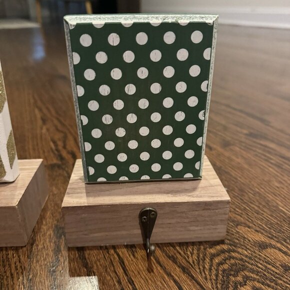 Christmas Stocking Holder Set 2 Solid Wood Hooks Mantle Green Gold Kids Heavy - Picture 3 of 8